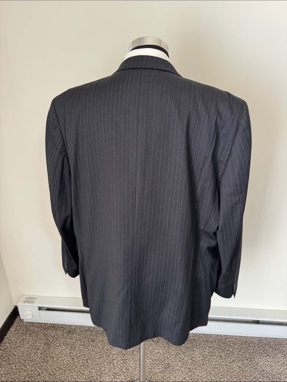 Jack Victor mens 52L grey pinstripe 2-button 100% wool suit w/ trousers EUC - Picture 4 of 8